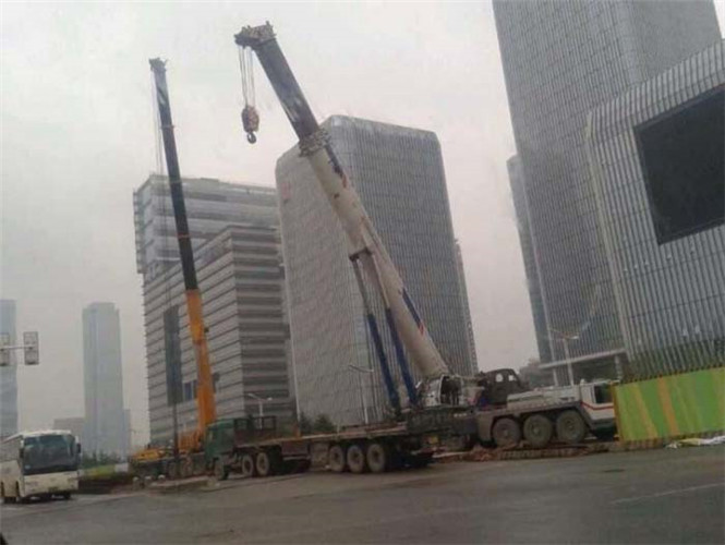 长葛市“自动找平”—— 吊车的 “平地神器” 技术
