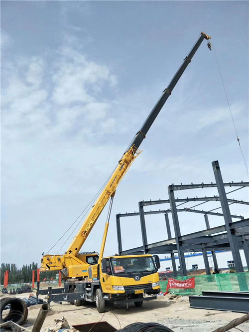 长葛市超高层建筑钢结构吊装案例
